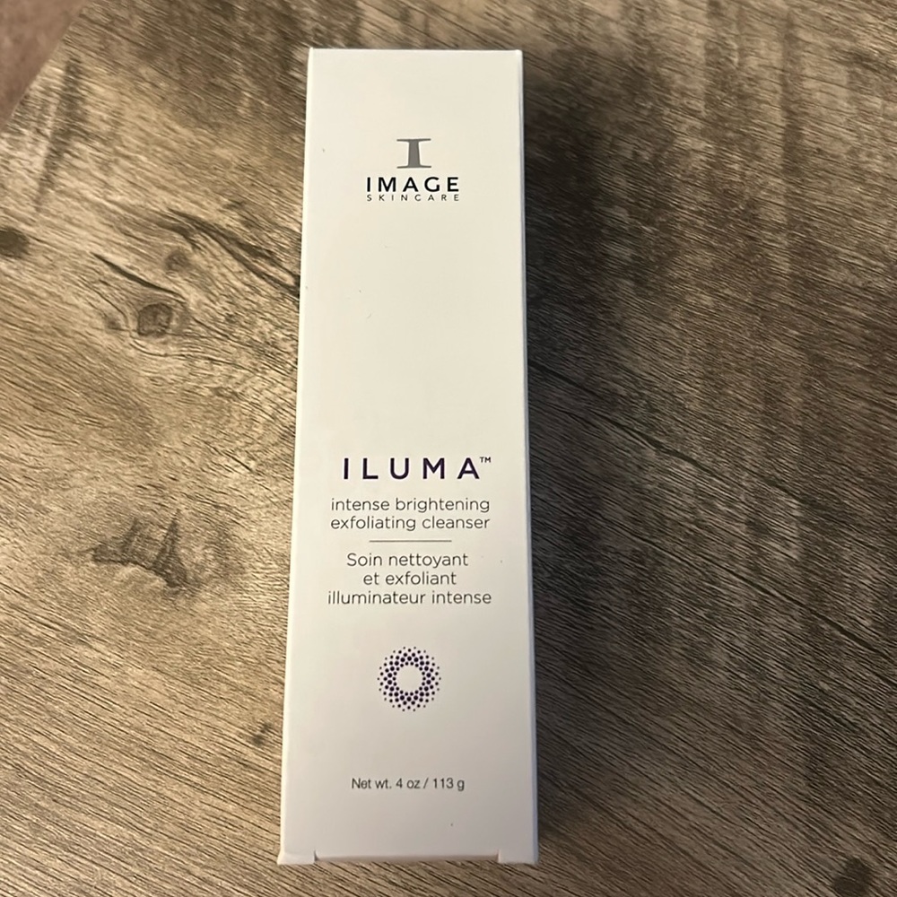 (NWT) ILUMA  Intense Brightening Exfoliating Cleanser